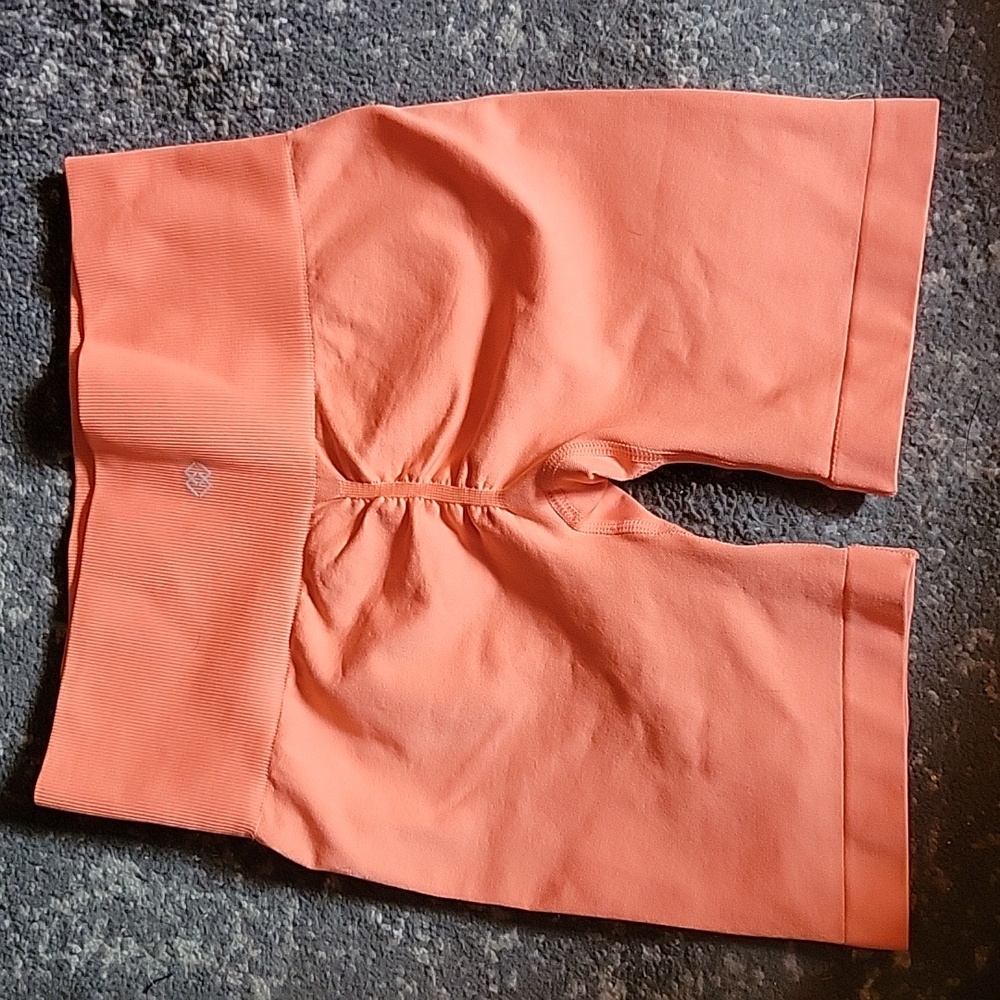 Coral ruched workout shorts NWT